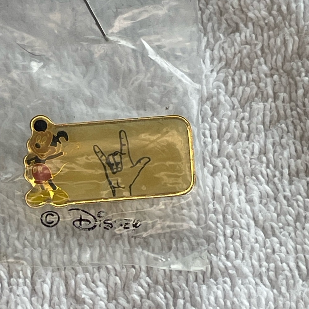 Disney Store Cast Member Gold Mickey Mouse Sign Language Pin